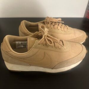 Nike Men's Beige Sneakers